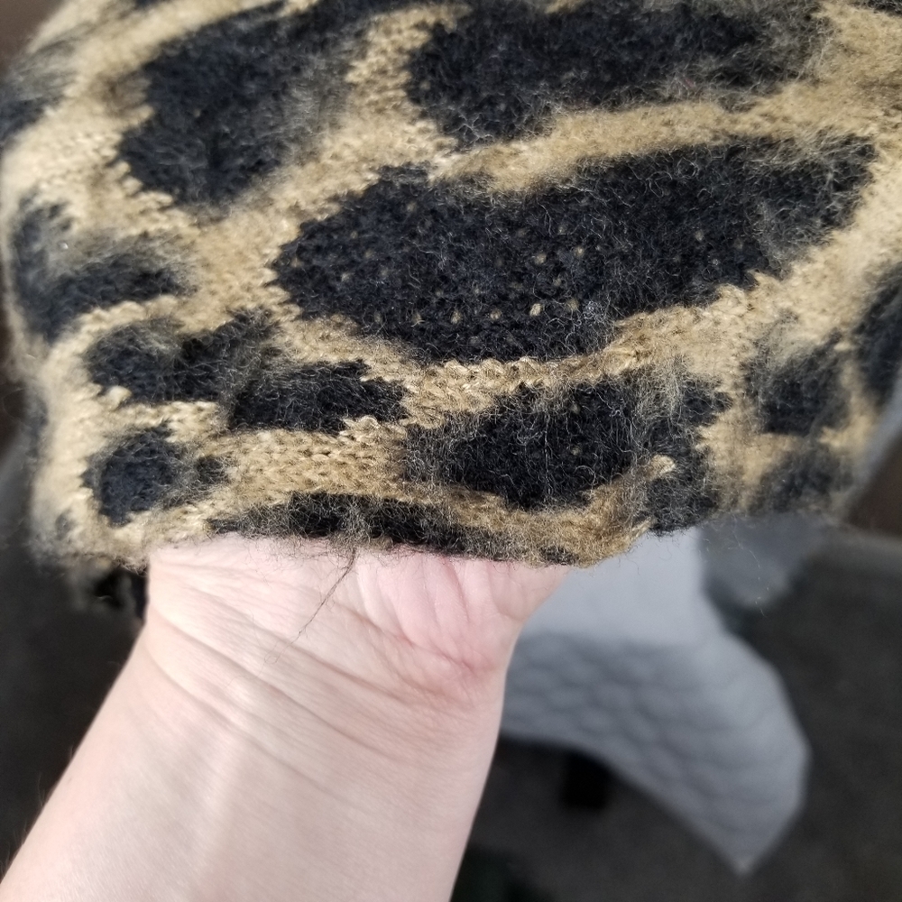 BCBGMAXAZRIA leopard print shawl wrap Sz S/M EUC - Picture 6 of 15